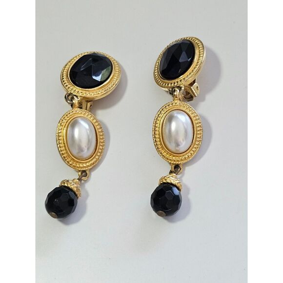 Classiques for Nordstrom gold tone vintage clip on earrings - Picture 9 of 9